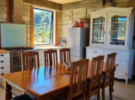 Pikikirunga House, Takaka Hill, hotel in Upper Takaka