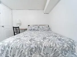 Bright & Spacious 2 Bedroom Apartment Free Wi-Fi, Free Parking, Near Nature Trails