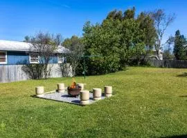 Shelleys - Pet Friendly - Short Walk to Beach