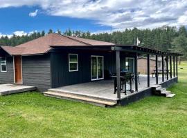 Black Hills Glamping Cabin, Perfect for an Outdoor Adventure, hotel in Hill City