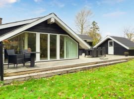 3 Bedroom Gorgeous Home In Knebel, hotel v destinaci Skødshoved Strand