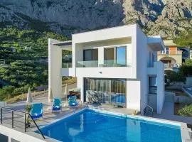 Maslina with heated pool