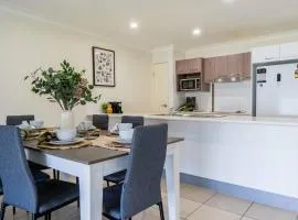 Bright & Cozy Duplex near Logan Central Comforts