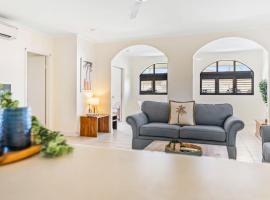 Salt & Sand Retreat 1BR Resort Spa, hotel in Palm Beach