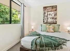 Palm Cove Studio Pools Spa Bar