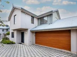 Townhouse on Coode