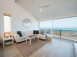 Little Oceana Esplanade - Beachfront Horizons Await