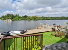 Heron's View - 28279, hotel i Brundall