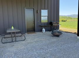 Star Valley Barndominium Unit B, hotel v destinaci Thayne