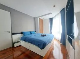 Beautiful room, big balcony, near the mall