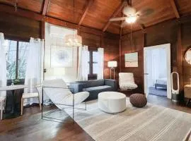 Oceanview Cottage Walk to Beach & Restaurants