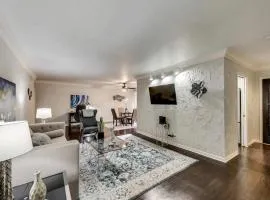 Stylish 2BD Condo Pool Grand Prairie GP66B