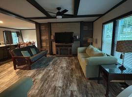 Panther Creek retreat, Hotel in Clarkesville