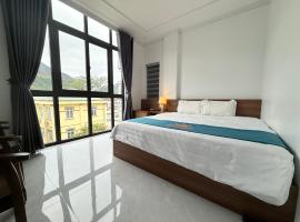 Snow Hotel, hotel in Mèo Vạc