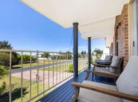 Sandy Adventures - Pet Friendly - 1 Min to Beach