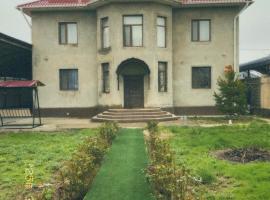 Гостевой дом с 7 комнатами, Hotel in Schymkent
