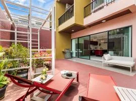 Family Friendly Garden Home Walk to The Beach