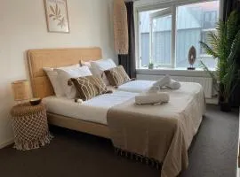 Multi-bedroom Stay, 9 Rooms Near Beach