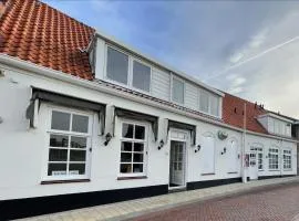 Multi-bedroom stay 9 Rooms near Beach