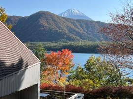 Cabin F Lake Saiko 1 min Mt Fuji Lakeview Villa Sleeps 10 BBQ Jacuzzi, hotel Fudzsikavagucsikóban