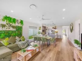 White Rock Big House Convenient Transportation Near Beach and School With Parking