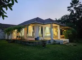 Naiharn Beach Holiday Villa 2, Rawai Phuket