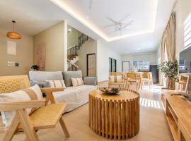 La Ferringhi Villa - 5 Bedroom Bungalows by ALV, villa in Batu Feringgi