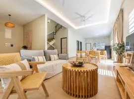 La Ferringhi Villa - 5 Bedroom Bungalows by ALV