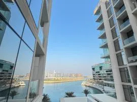 1BR with Executive Sea View in Financial Harbour