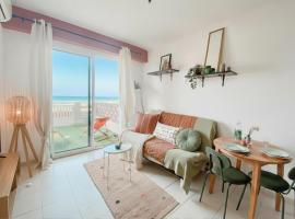 T2 Unique Vue mer et accès plage - 43, hotel em Canet-en-Roussillon