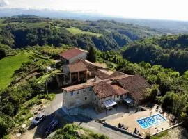 Casa in Bocca al Lupo Ruime design-appartementen met zwembad en Alpenzicht in de Langhe