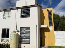 Cozy House with Private Garden in Pachuca, hotel in Pachuca de Soto