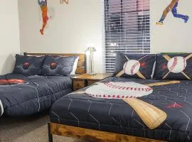 Sports Fan Getaway less than 2mi to AT&T Stadium Pool and Gym!