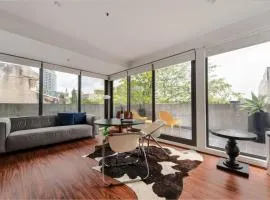 Luxury St Kilda Escape - Free Parking, Central Location