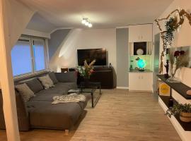 Konfortable Wohnung mit Balkon und Gartenblick, hotelli kohteessa Hungen