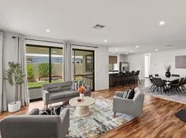 Spacious Family Coastal Retreat, 4BR, BBQ