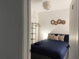 Waterloo modern private double room with shared amenities