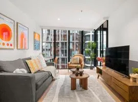 Lovely 2B Apartment at Marvel Stadium with Rooftop Pool and Parking