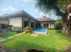 The Niche10 - Oriental Villa 3BR private pool Rawai Beach, Hotel in Strand Nai Harn