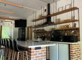 кемпінг-парк Метеорит, hotel in Orlovshchina