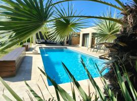 Villa - piscine sans vis à vis, hotel v destinaci Meyzieu