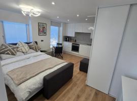 Ground Floor-Modern-Cosy-Private-Whitefield Studio, hotell Whitefieldis