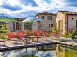Gîte avec piscine de 25 m et spa, hotel in Saint-Mathieu-de-Tréviers