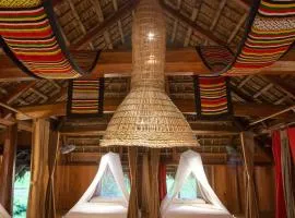 Thai House Pu Luong - Century Old Stilt House with Terrace Views