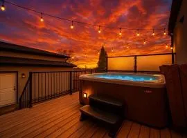 5BDRM Chic Modern Home-Hot Tub-King Bed-AC-Garage