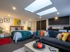 Bright Modern Guesthouse - Free Parking, Near CBD