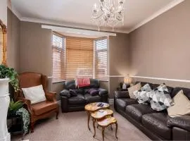 Charming 2 Bedroom House on the Iconic Humberside