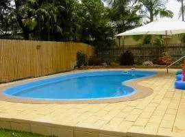 Relax & Unwind, 5BR Home with Pool Near CBD