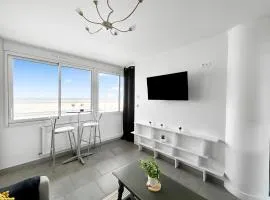 Escale marine à deux pas du sable, terrasse privée