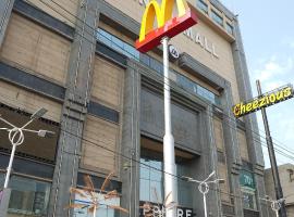 Experience a New Level of Comfort in A m a n a h Mall Link Road Model Town, apartmán v destinaci Lahore